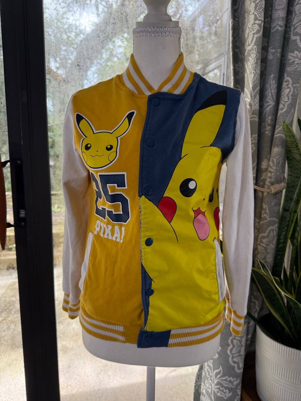 Pokémon Pikachu #25 Varsity Jacket Youth L Yellow Blue Hybrid Nintendo 2023